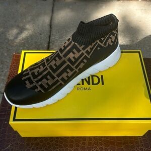 Luxury Black and white foam Fendi Shoes